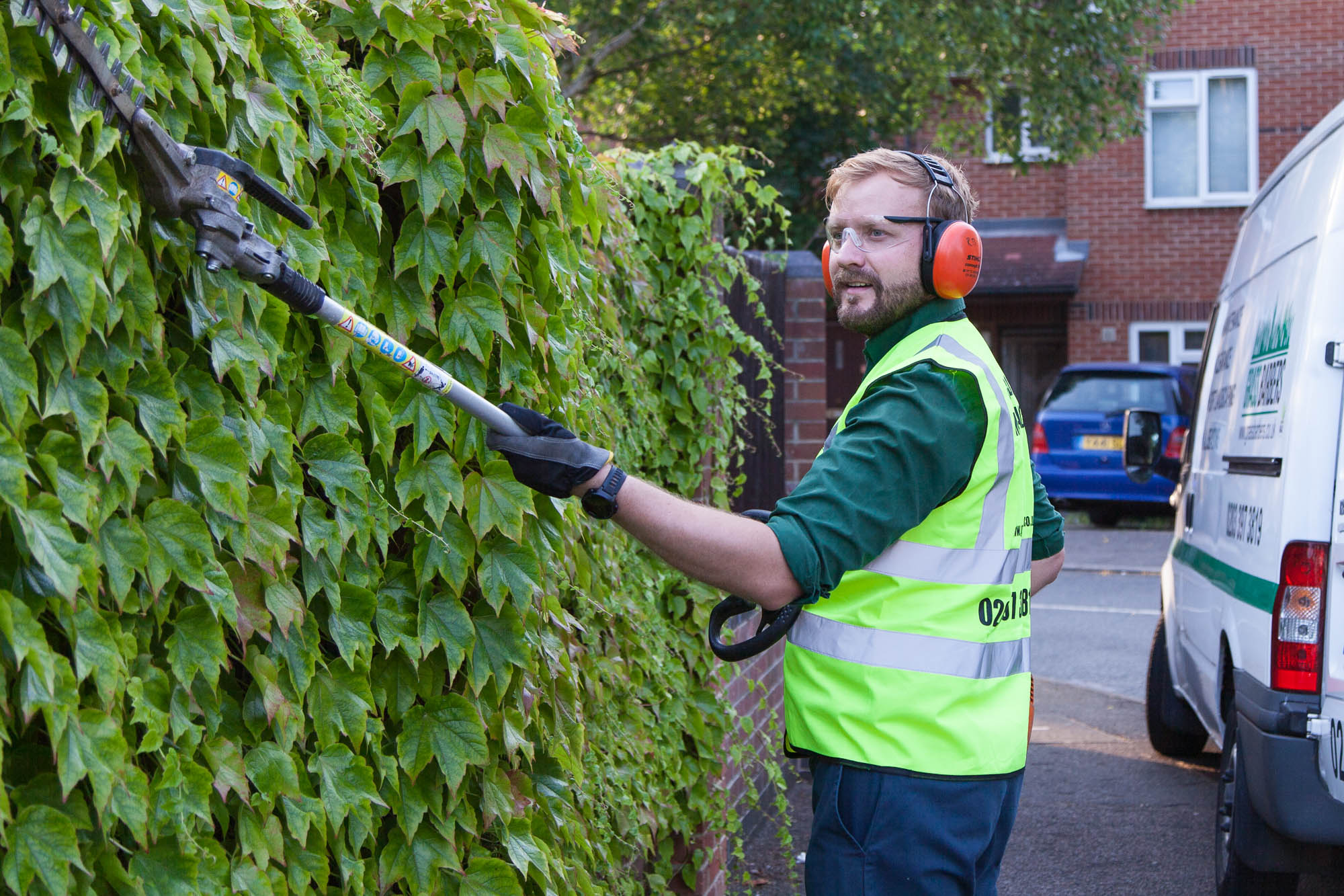 Garden Maintenance Services in London and Surrey12 Grass Barbers