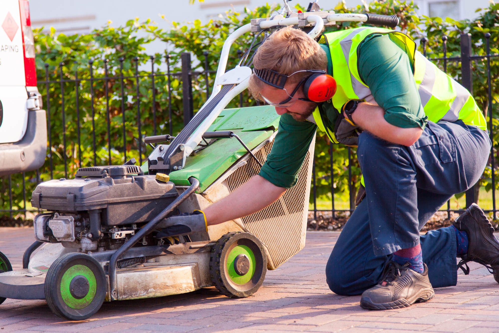 grass cutting services in london and surrey hands down lawn cutting services