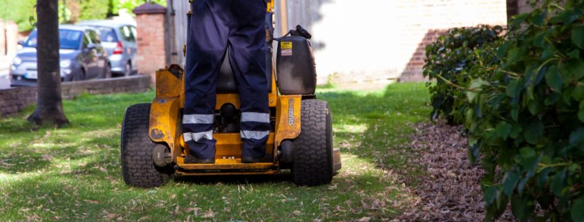 Lawn Treatment during Winter Season by Grass Barbers in London and Surrey